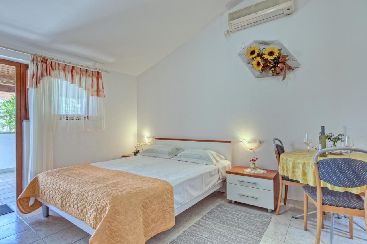 Apartmets Slavica 1644 Banjole Exterior photo