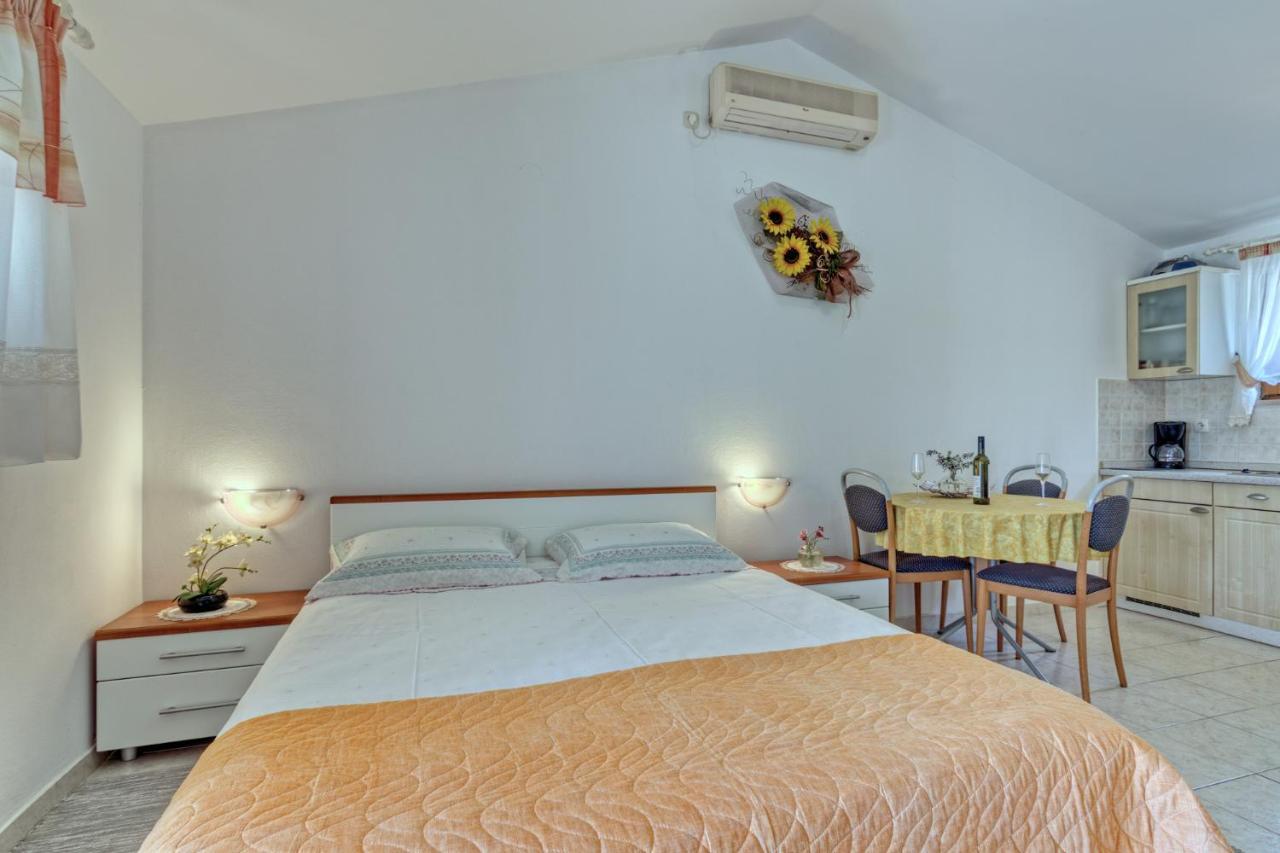 Apartmets Slavica 1644 Banjole Exterior photo