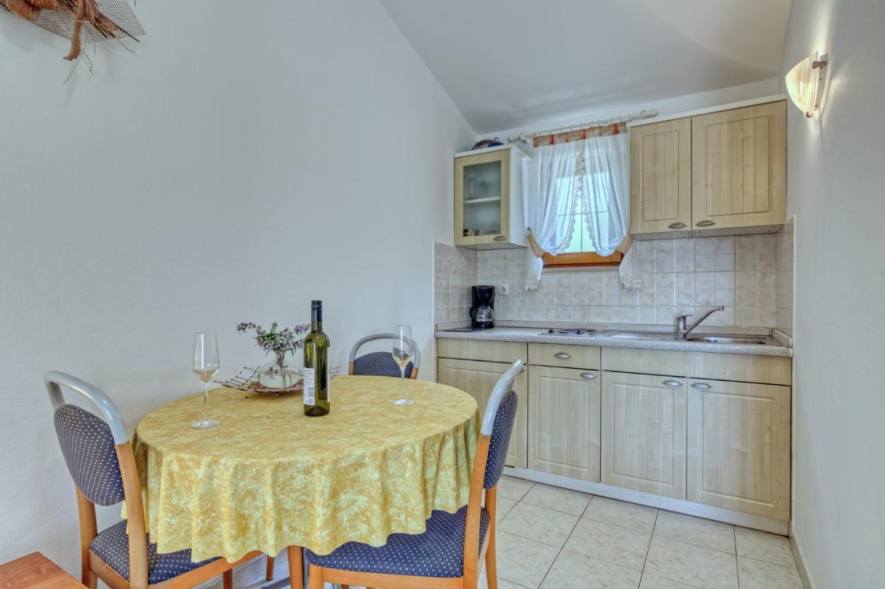 Apartmets Slavica 1644 Banjole Exterior photo